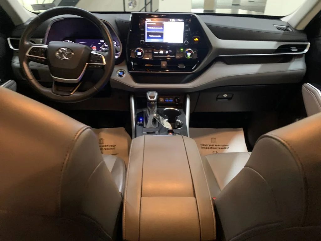 Used 2022 Beige Toyota XLE image 16