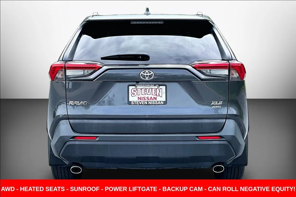 Used 2020 Gray Toyota XLE Premium image 5