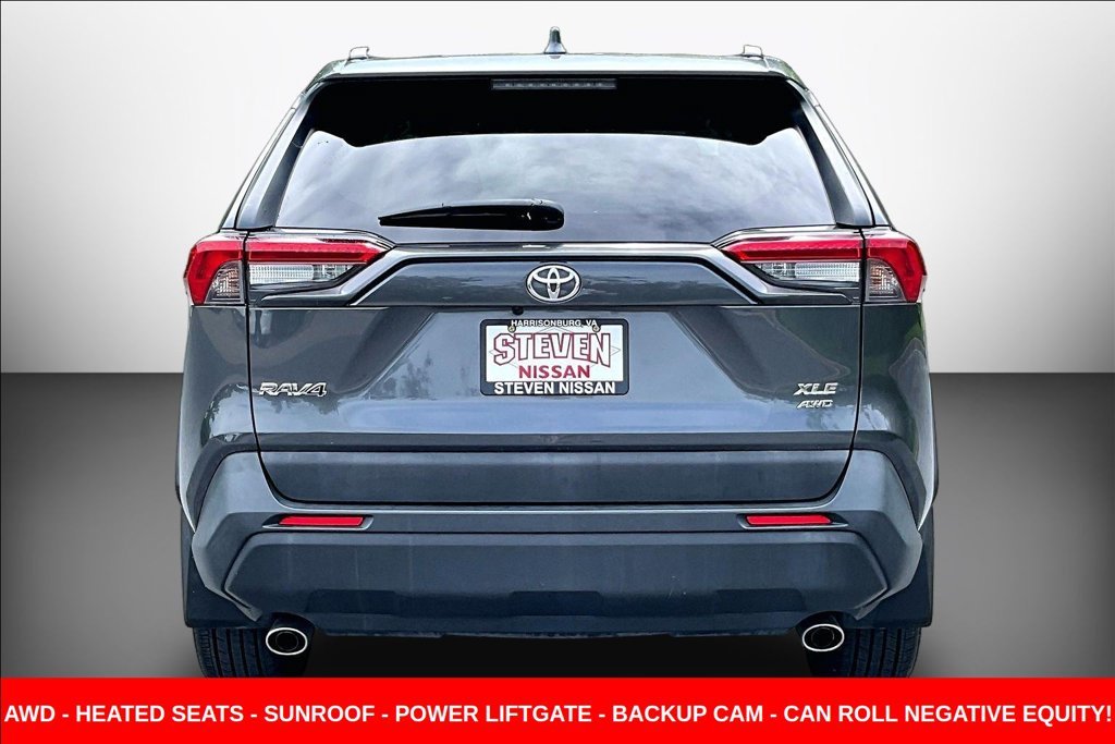 Used 2020 Gray Toyota XLE Premium image 5