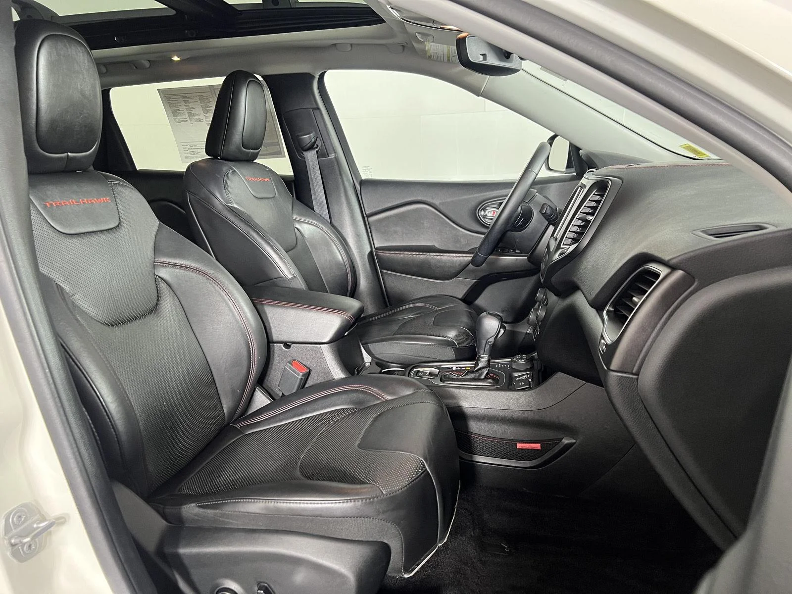 Used 2019 Pearl White Jeep Trailhawk Elite image 22