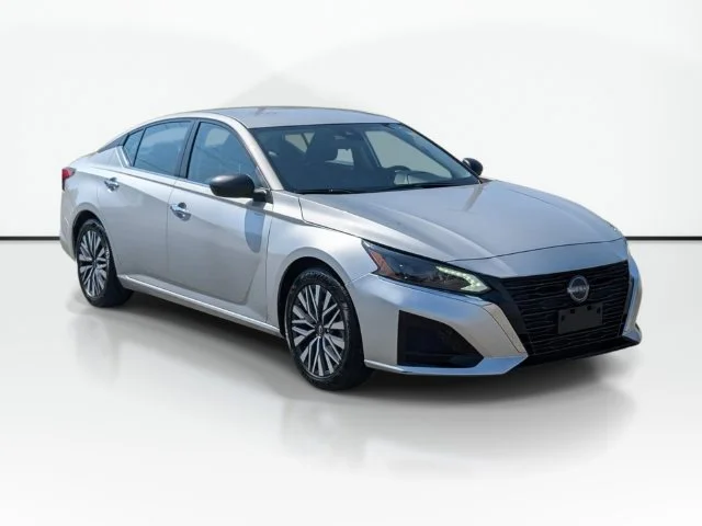 Used 2024 Silver Nissan 2.5 SV image 4