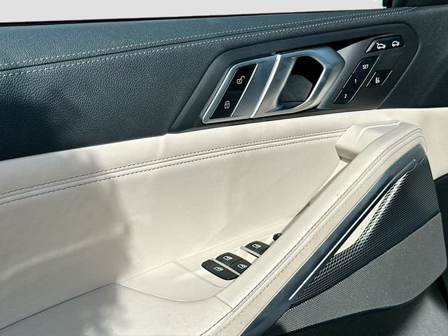 Used 2021 White BMW xDrive40i image 18