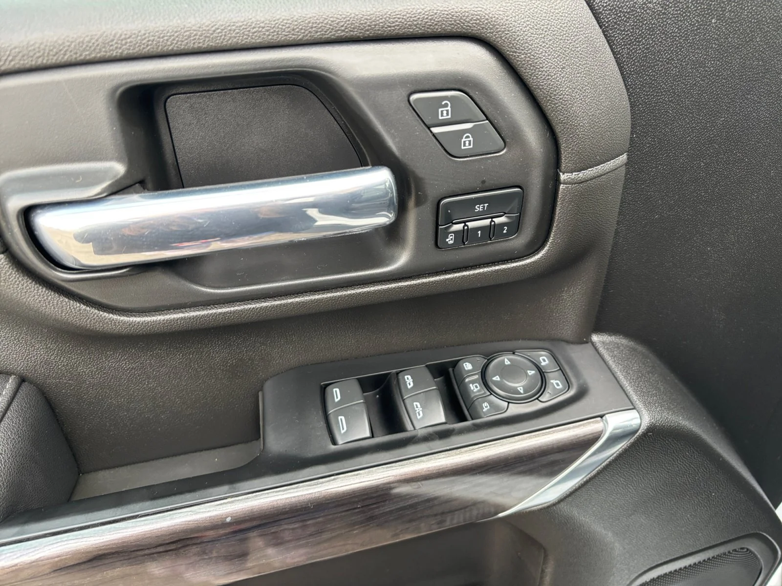 Used 2022 White Chevrolet LTZ image 11