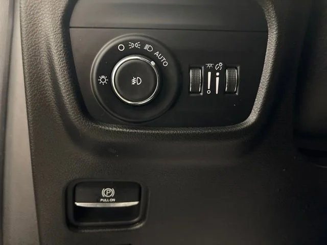 Used 2024 White Jeep Limited 4x4 image 14