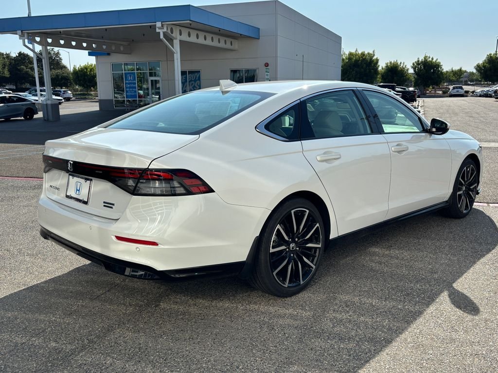 New 2026 Platinum White Pearl Honda Touring image 5