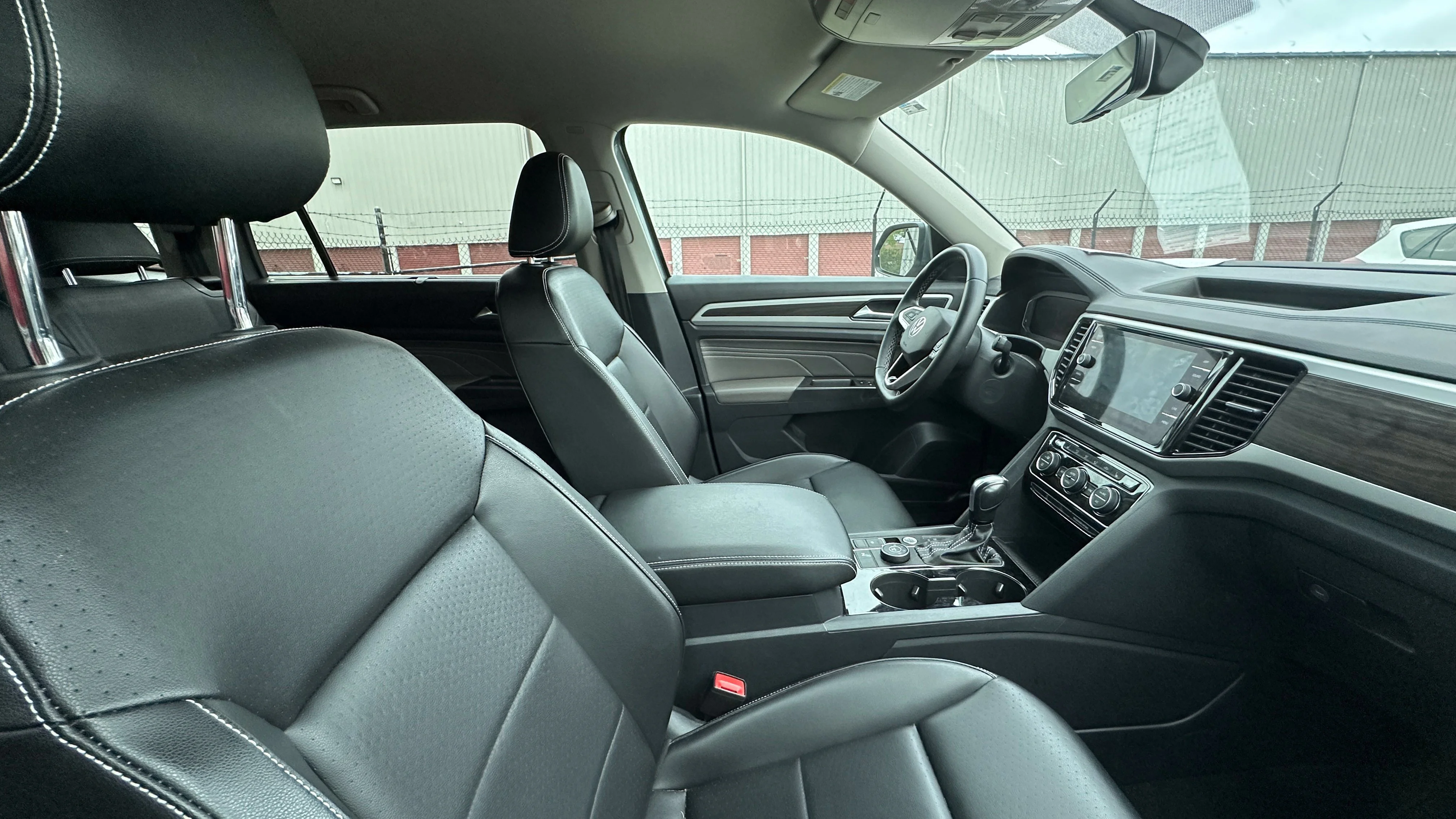 Used 2022 Silver Volkswagen 3.6L V6 SE w/Technology image 10