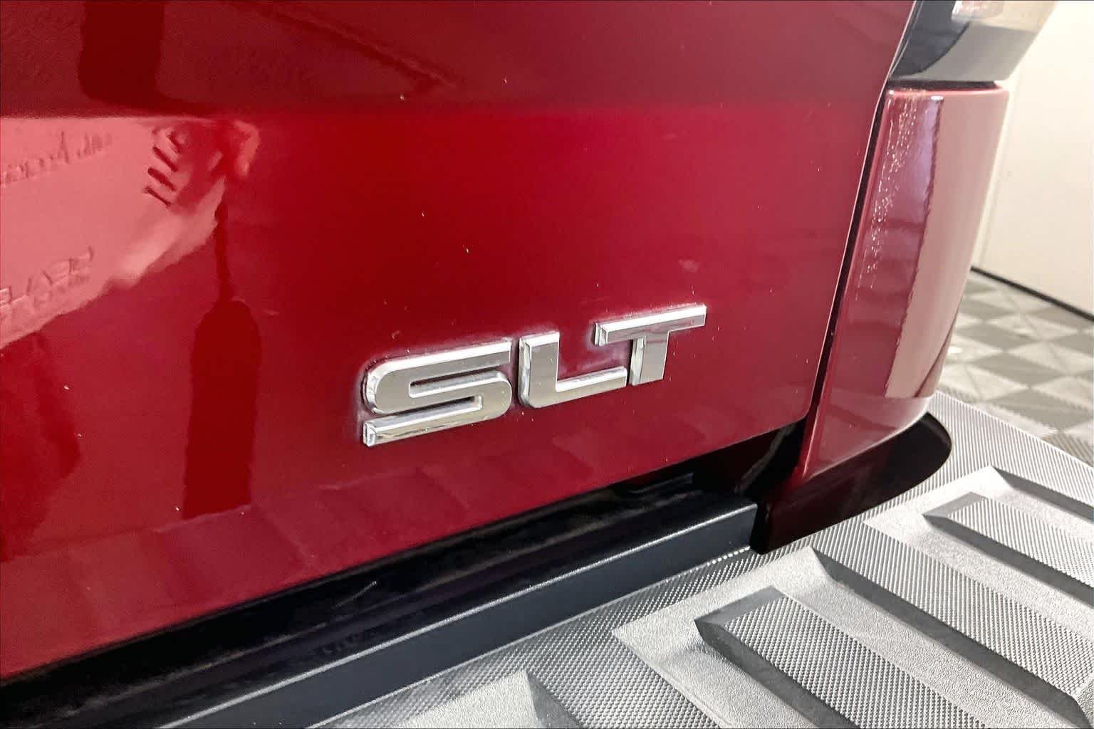 Used 2018 RED QUARTZ TINTCOAT GMC SLT image 10