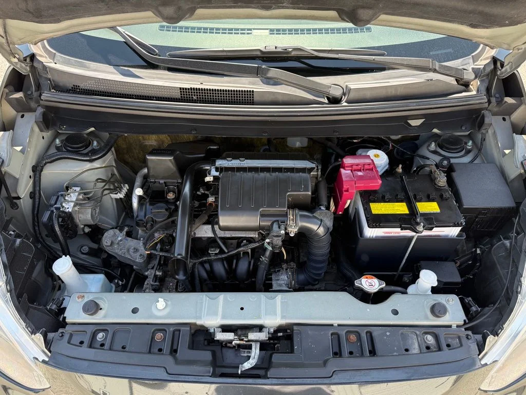 Used 2020  Mitsubishi LE image 25