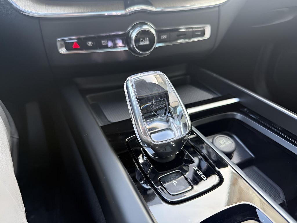 2026 Volvo XC60 Plus - Photo 18