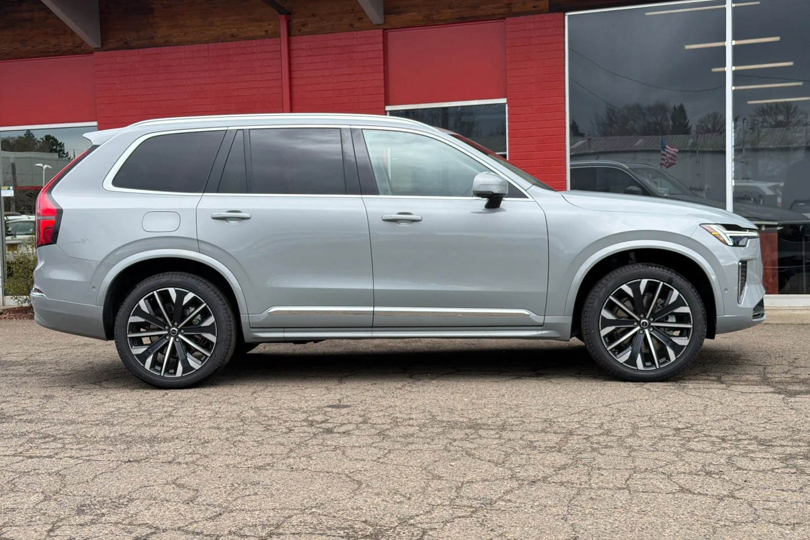 New 2026 VAPOUR GRAY Volvo Ultra image 3