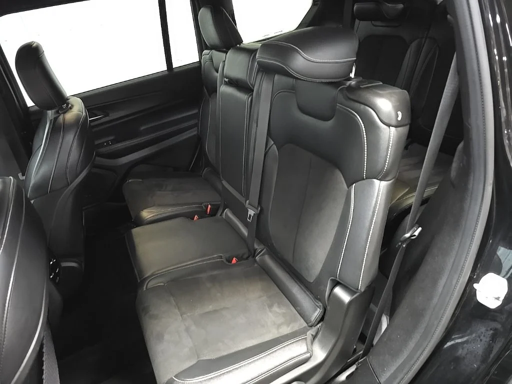 Used 2024 Black Jeep Altitude image 31