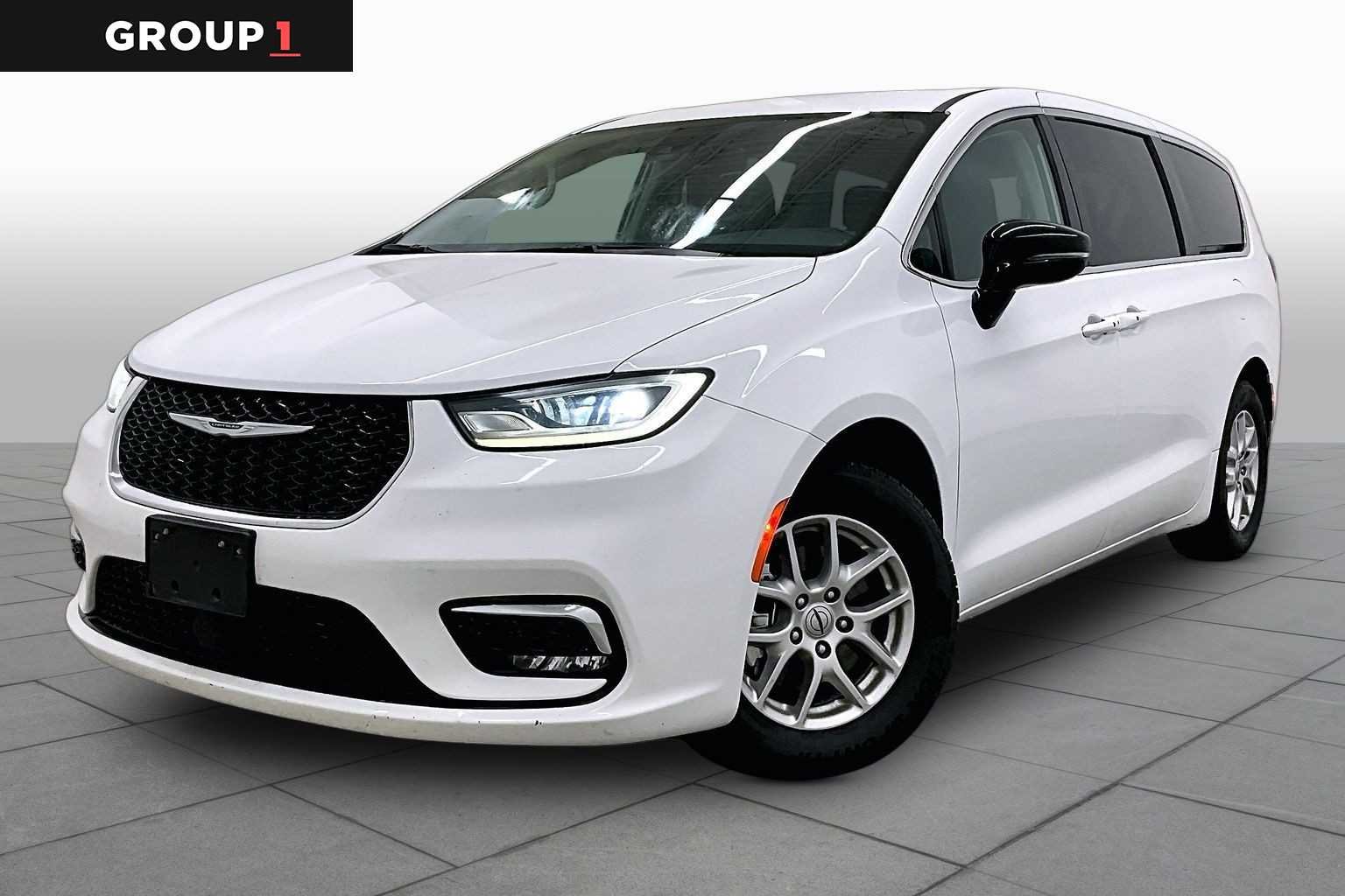 2024 Chrysler Pacifica Touring L's photo