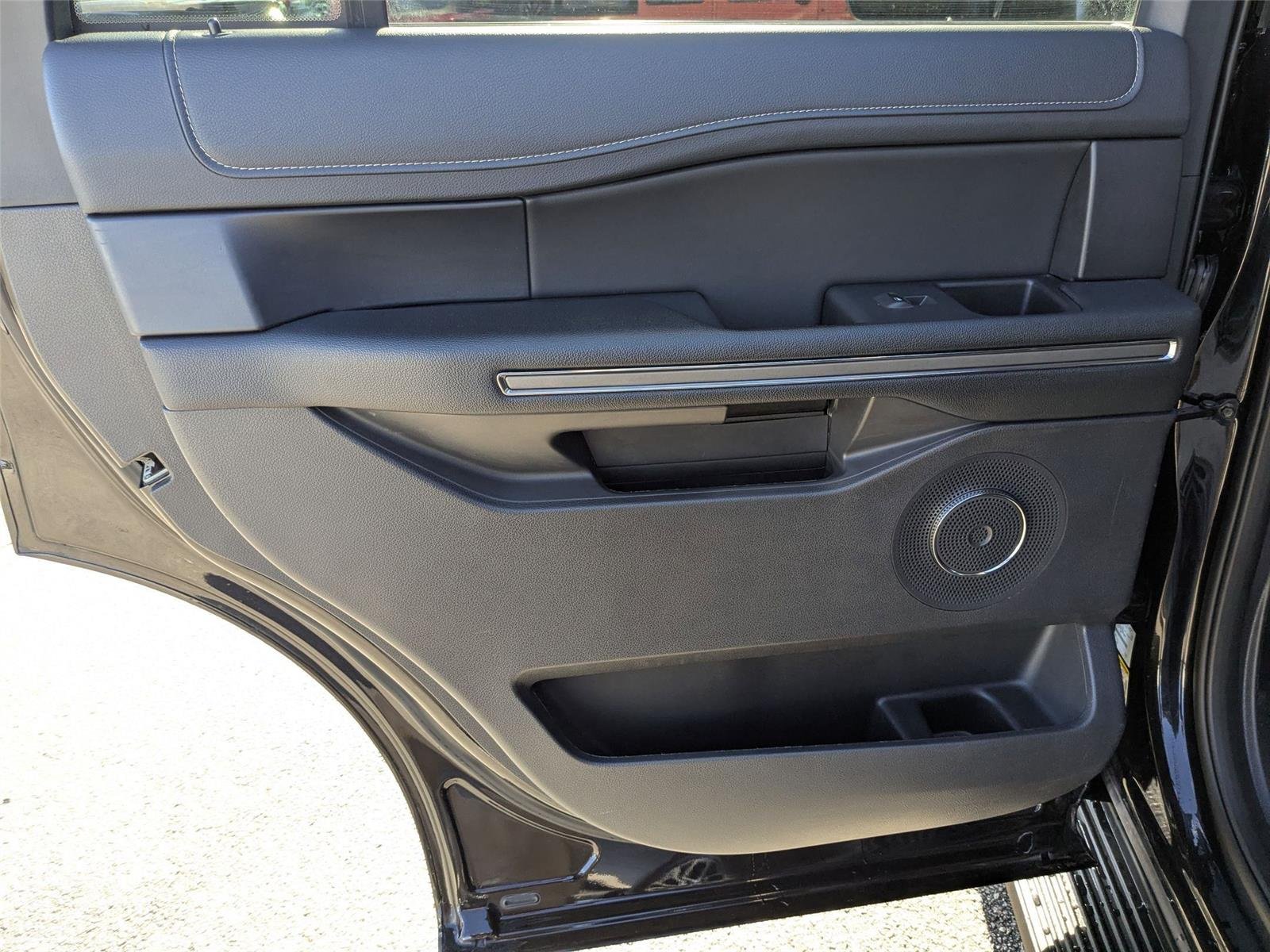 Used 2024 Agate Black Metallic Ford XLT image 33