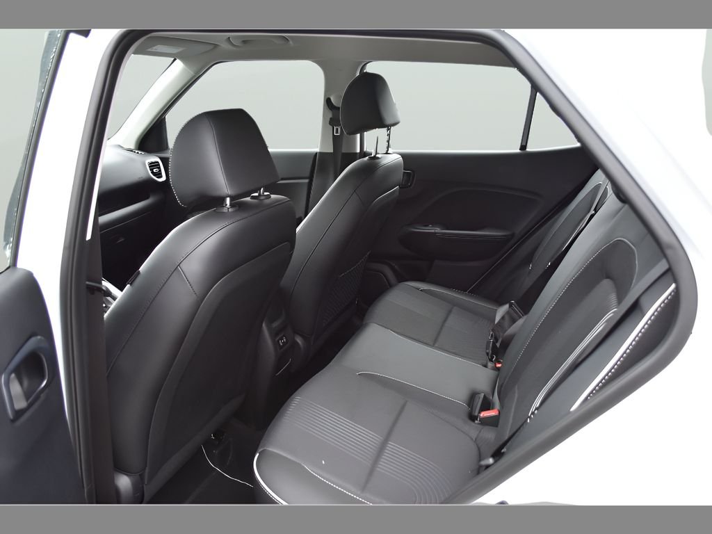 2025 Hyundai Venue Limited - Photo 11