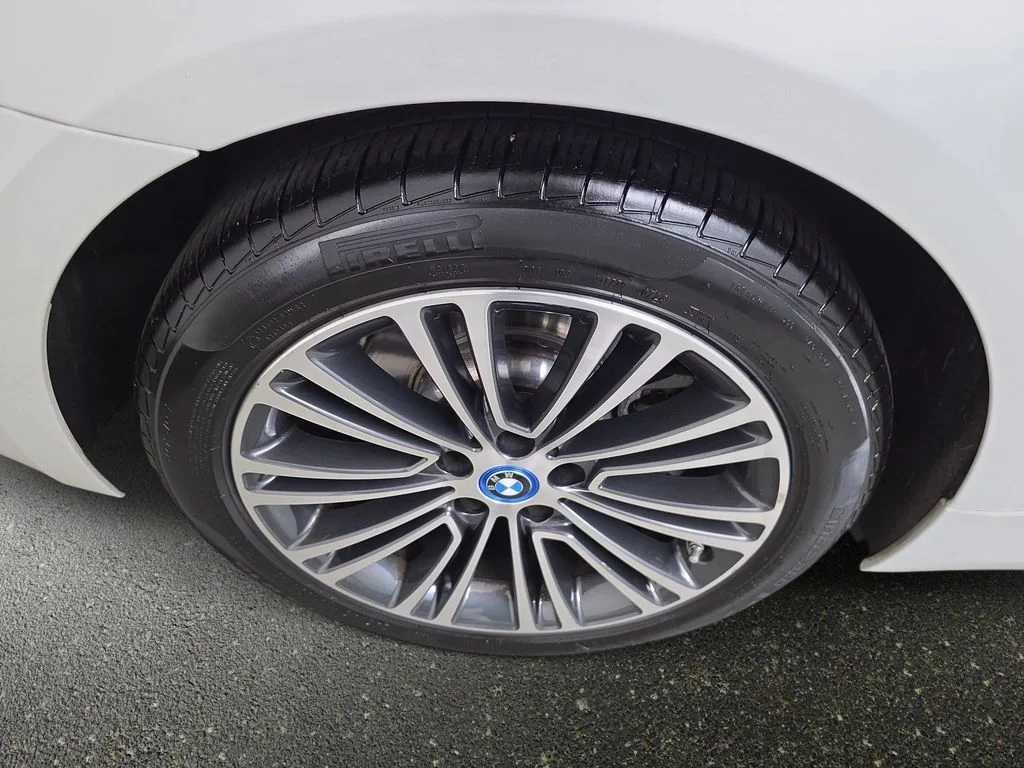 Used 2019 White Metallic BMW 530e xDrive iPerformance image 33