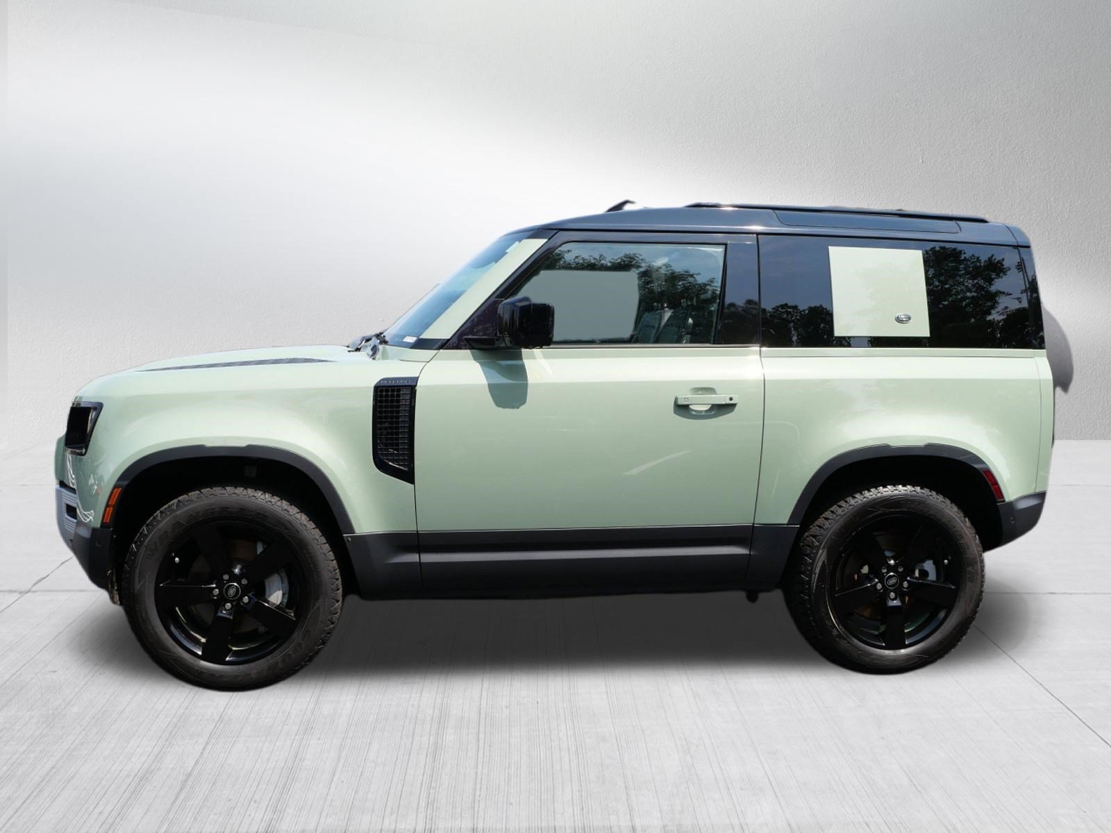 Certified Used 2023 Grasmere Green Land Rover 75th Edition image 2