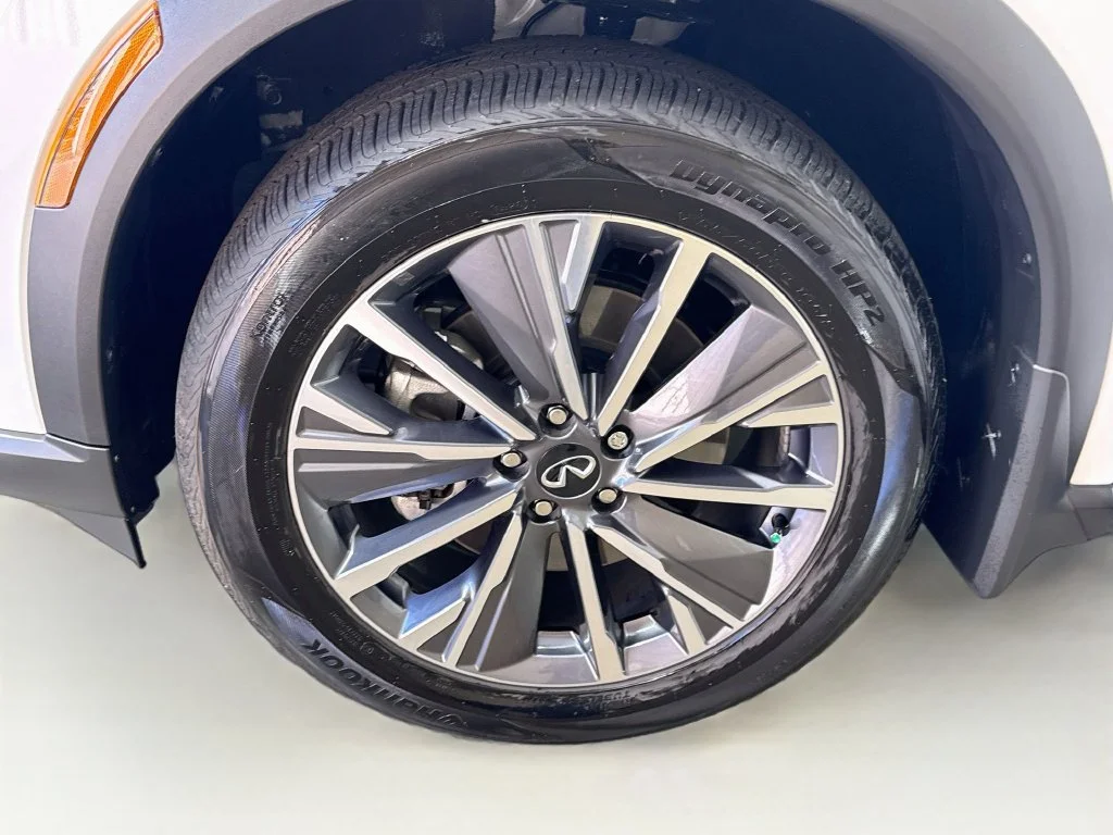 Certified Used 2027 White INFINITI LUXE image 45