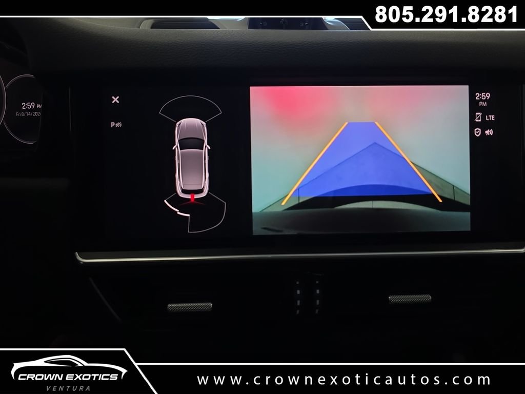 Used 2022  Porsche Base image 30
