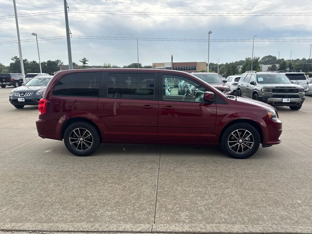 Used 2017 Red Dodge SE Plus image 4