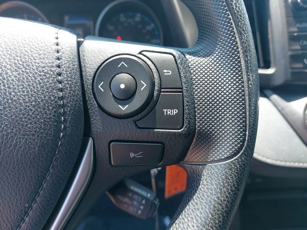 Used 2018 Gray Toyota LE image 17