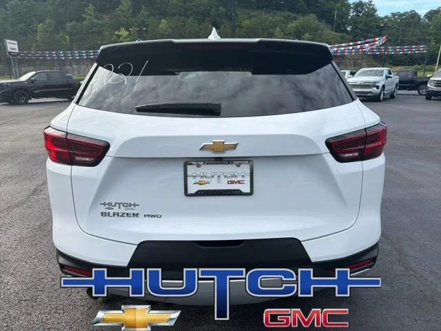 Used 2025 Summit White Chevrolet 2LT image 5