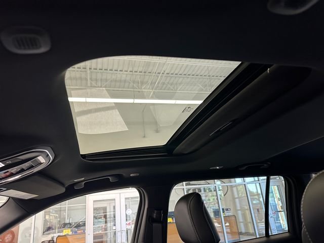 New 2027 Bright White Clearcoat Jeep Laredo Altitude image 25