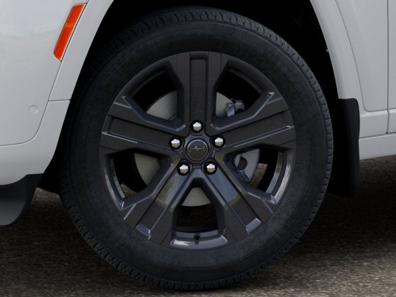 New 2027 Bright White Clear-Coat Paint Jeep Limited image 4