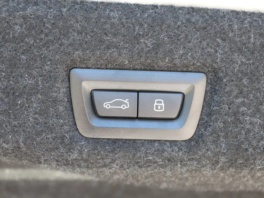 Used 2025 White BMW 530i image 9