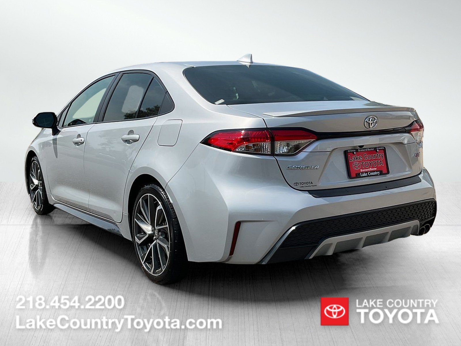 Used 2022 Silver Toyota SE image 3