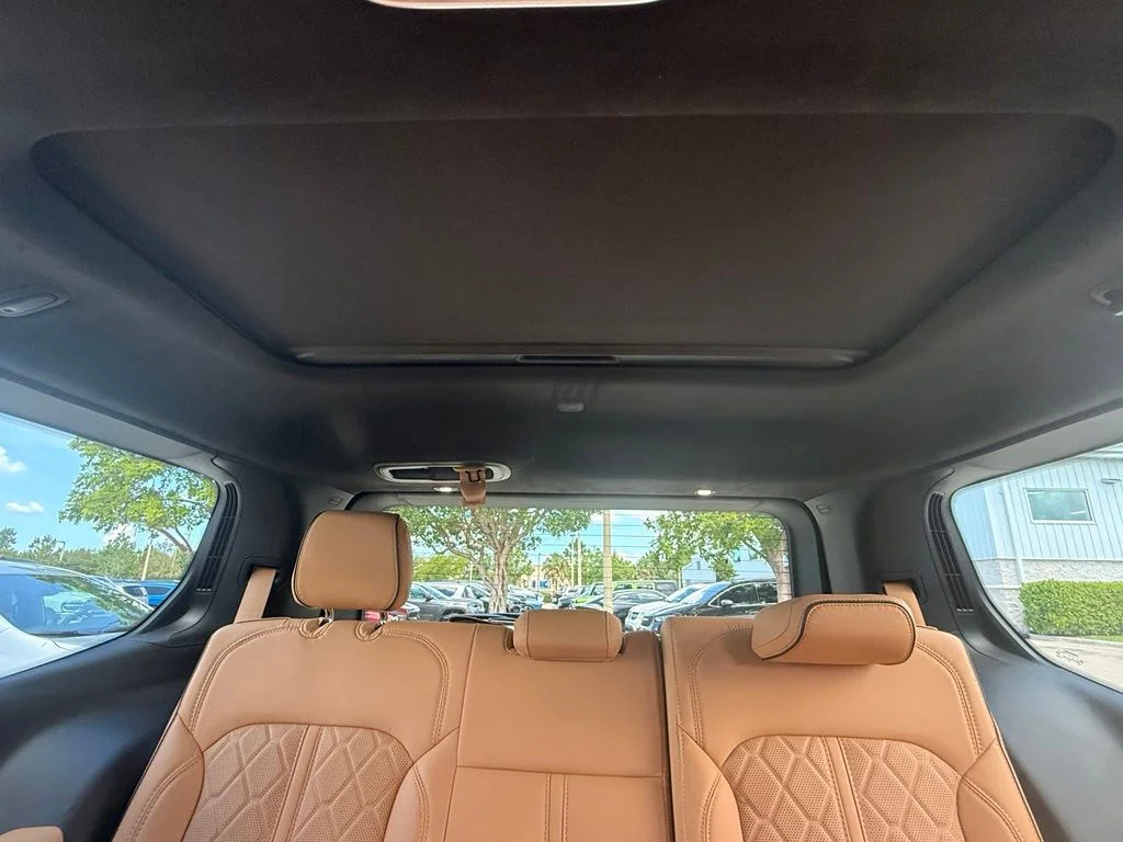 New 2026 Bright White Clear-Coat Exterior Paint Jeep Summit Reserve image 29