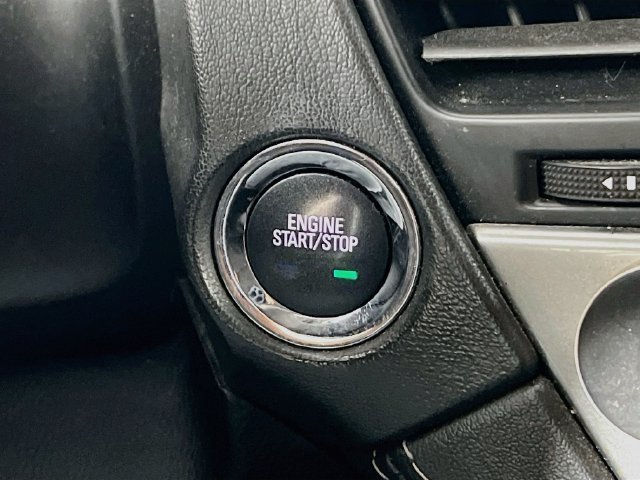 2018 Chevrolet Suburban LT - Photo 16