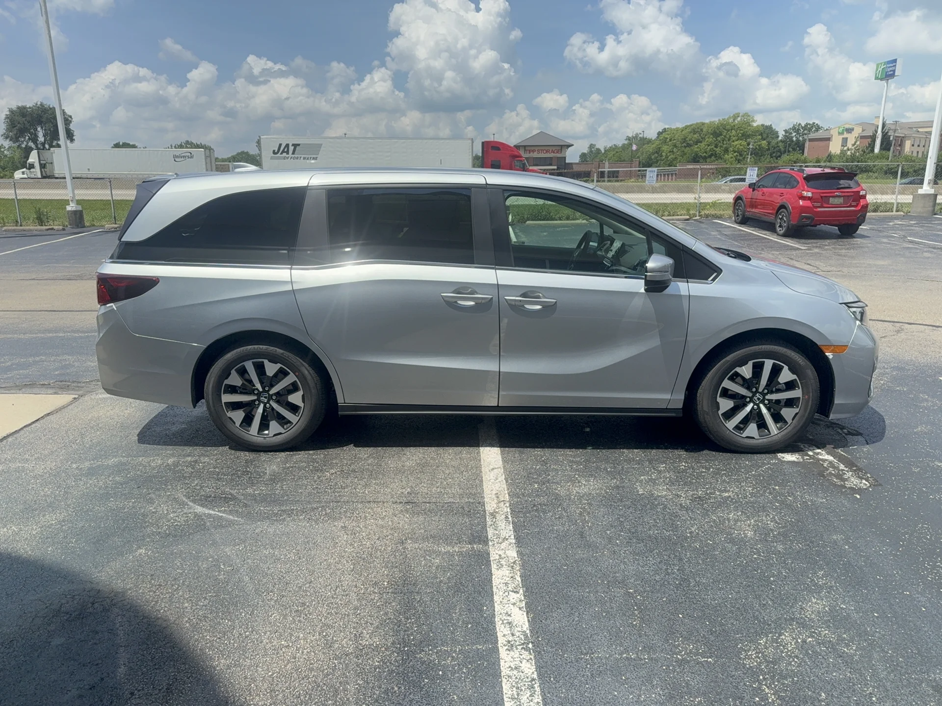 New 2026 Solar Silver Metallic Honda EX-L image 4