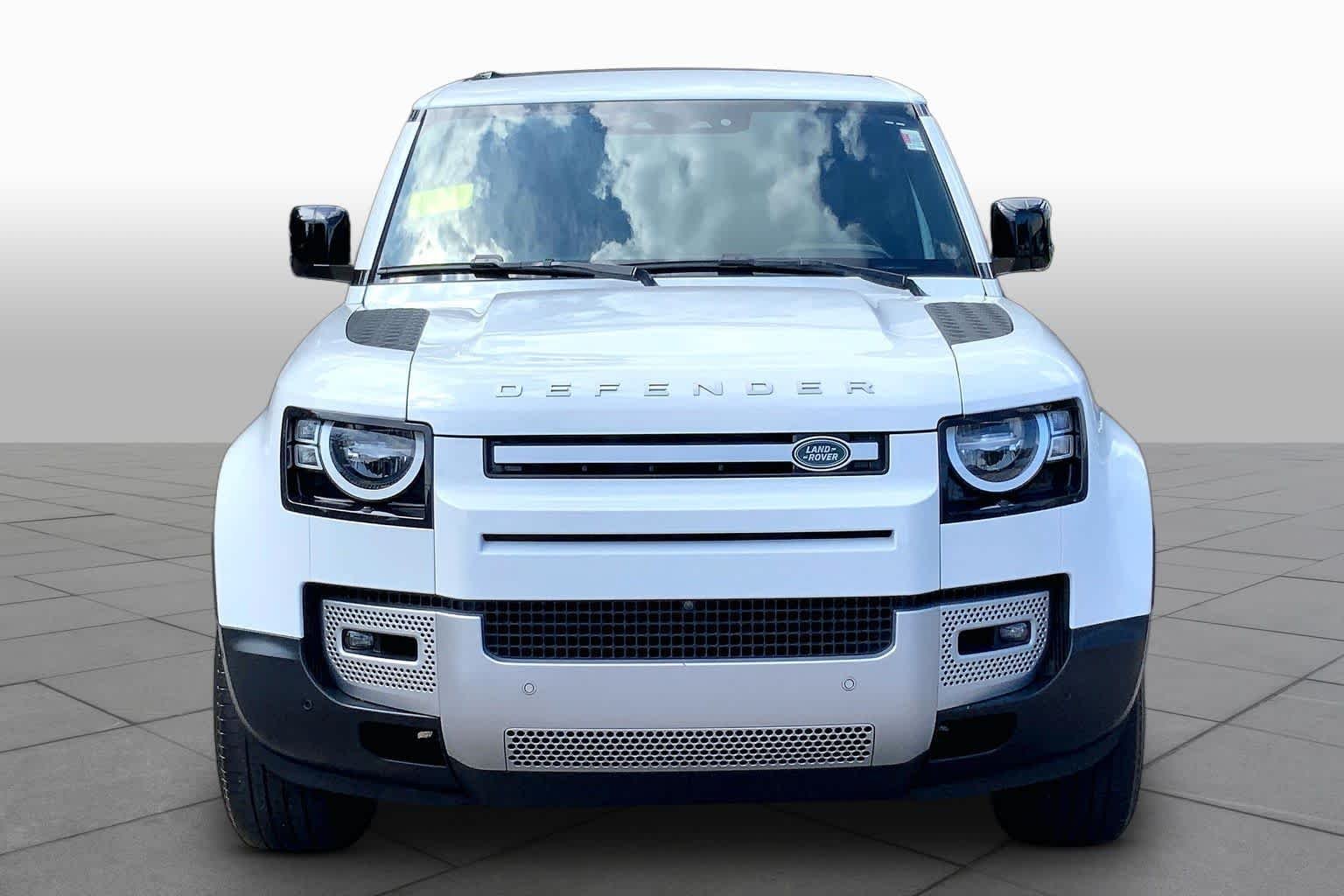 Used 2023 Fuji White Land Rover S image 4
