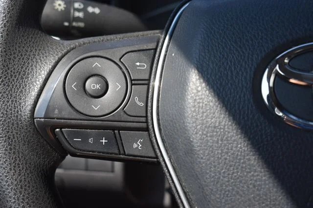 Used 2018 Silver Toyota LE image 19