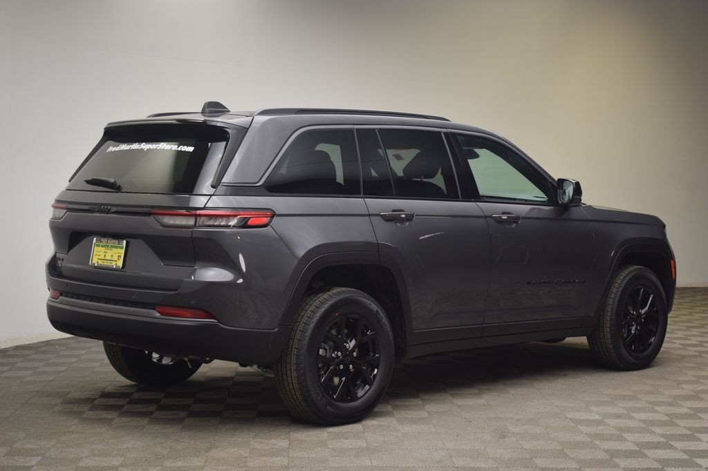 New 2026 Baltic Gray Metallic Clear-Coat Exterior Paint Jeep Altitude image 5