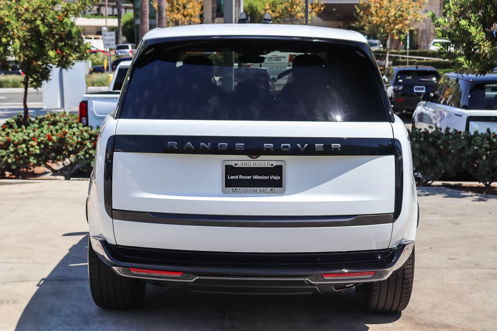 New 2026 Fuji White Land Rover SE image 5