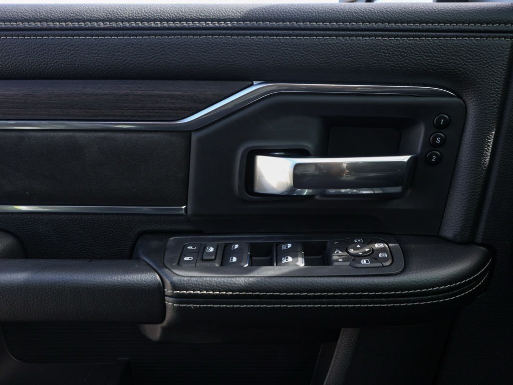 New 2026 Diamond Black Crystal Pearl-Coat Exterior Paint RAM Laramie image 22