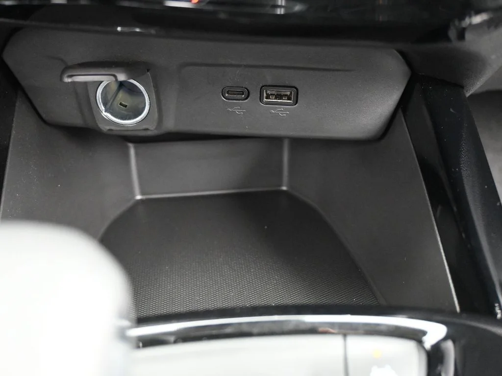 Used 2025 Summit White Chevrolet LT image 25