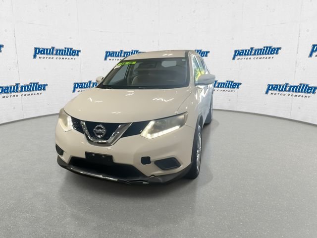 Used 2015 Glacier White Nissan S image 4