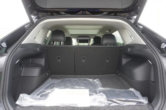 New 2026 Deep Black Pearl Volkswagen SE image 9