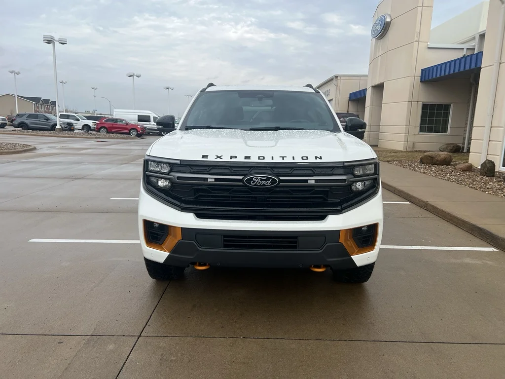 New 2026 Star White Metallic Tri-Coat Ford Tremor® image 3