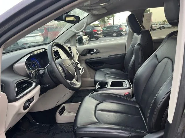 Used 2023 Gray Chrysler Touring L image 7
