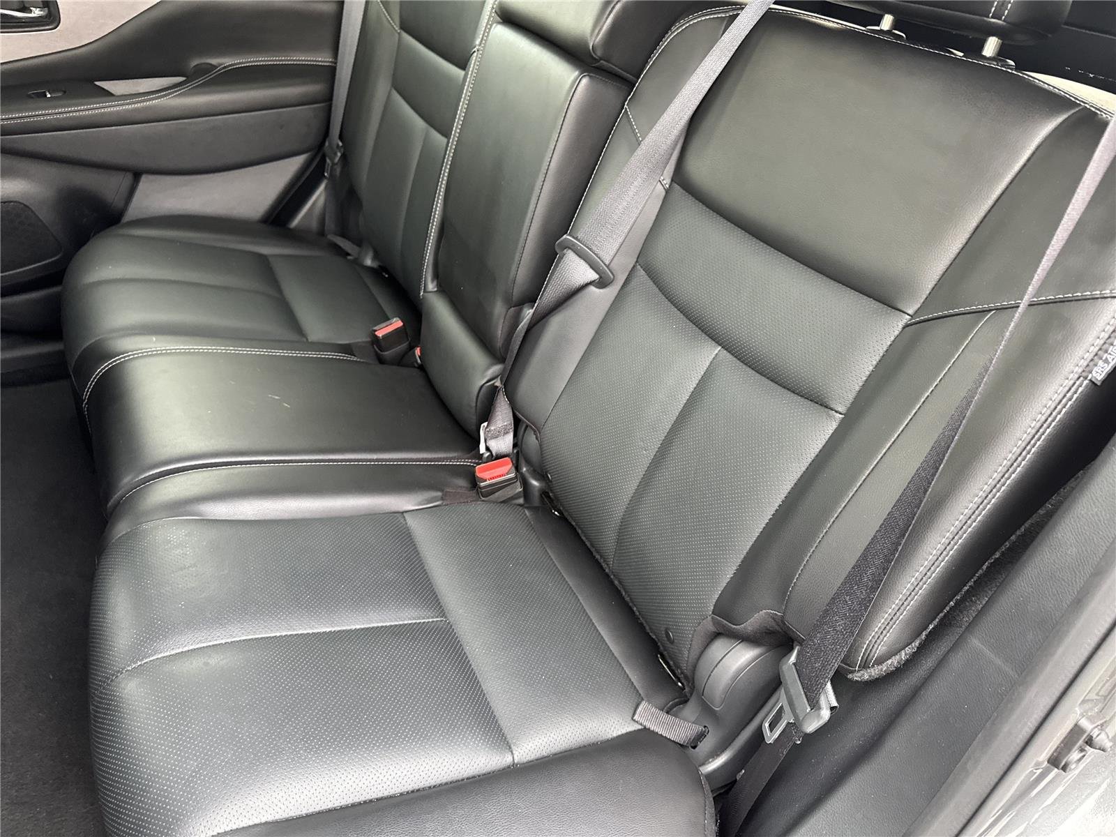 Used 2023 Gun Metallic Nissan SL image 32