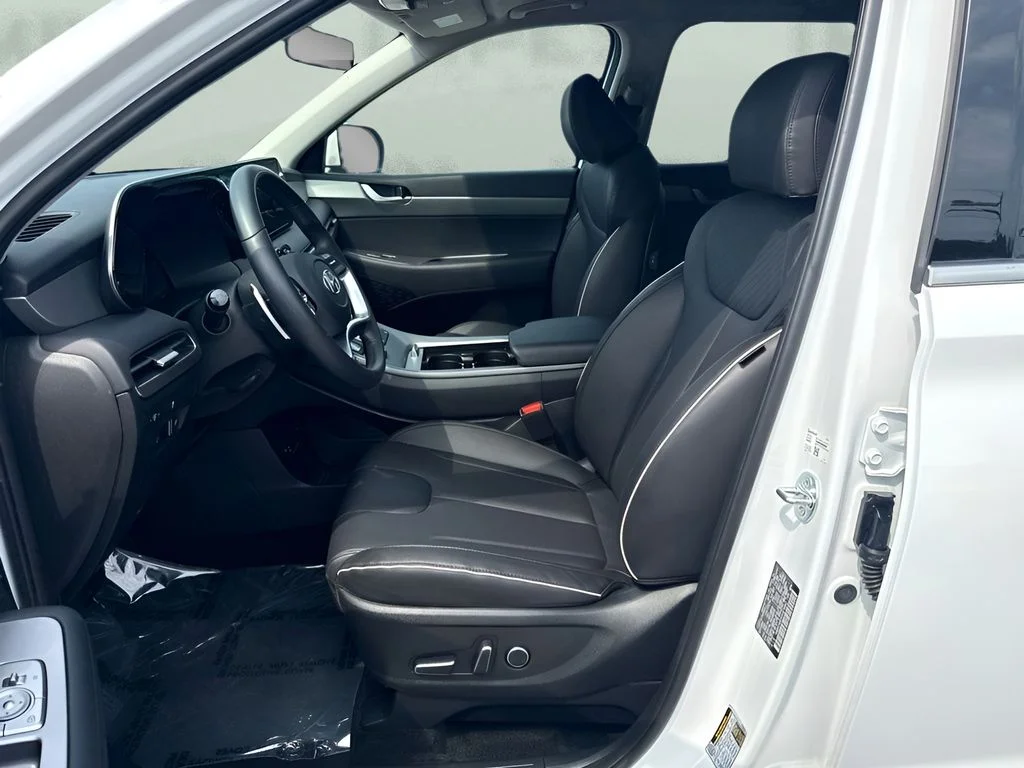 Used 2025 White Hyundai SEL image 5