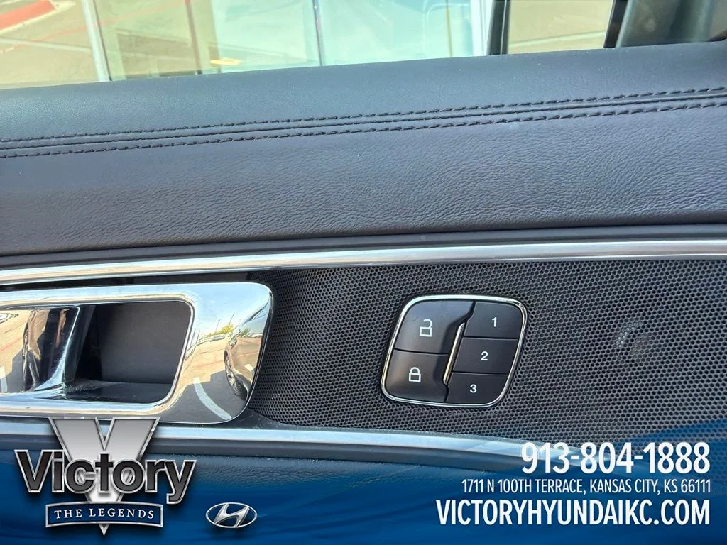 Used 2018 Black Ford Platinum image 11