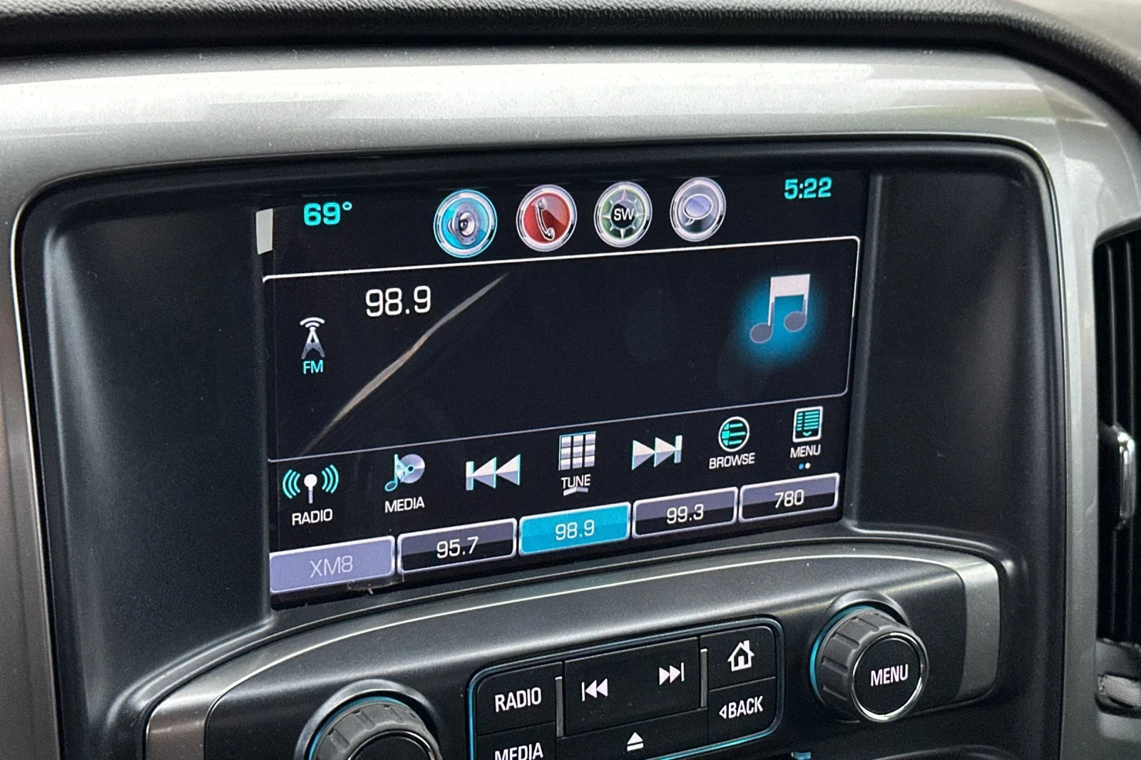 Used 2017 IRIDESCENT PEARL TRICOAT Chevrolet LT image 17