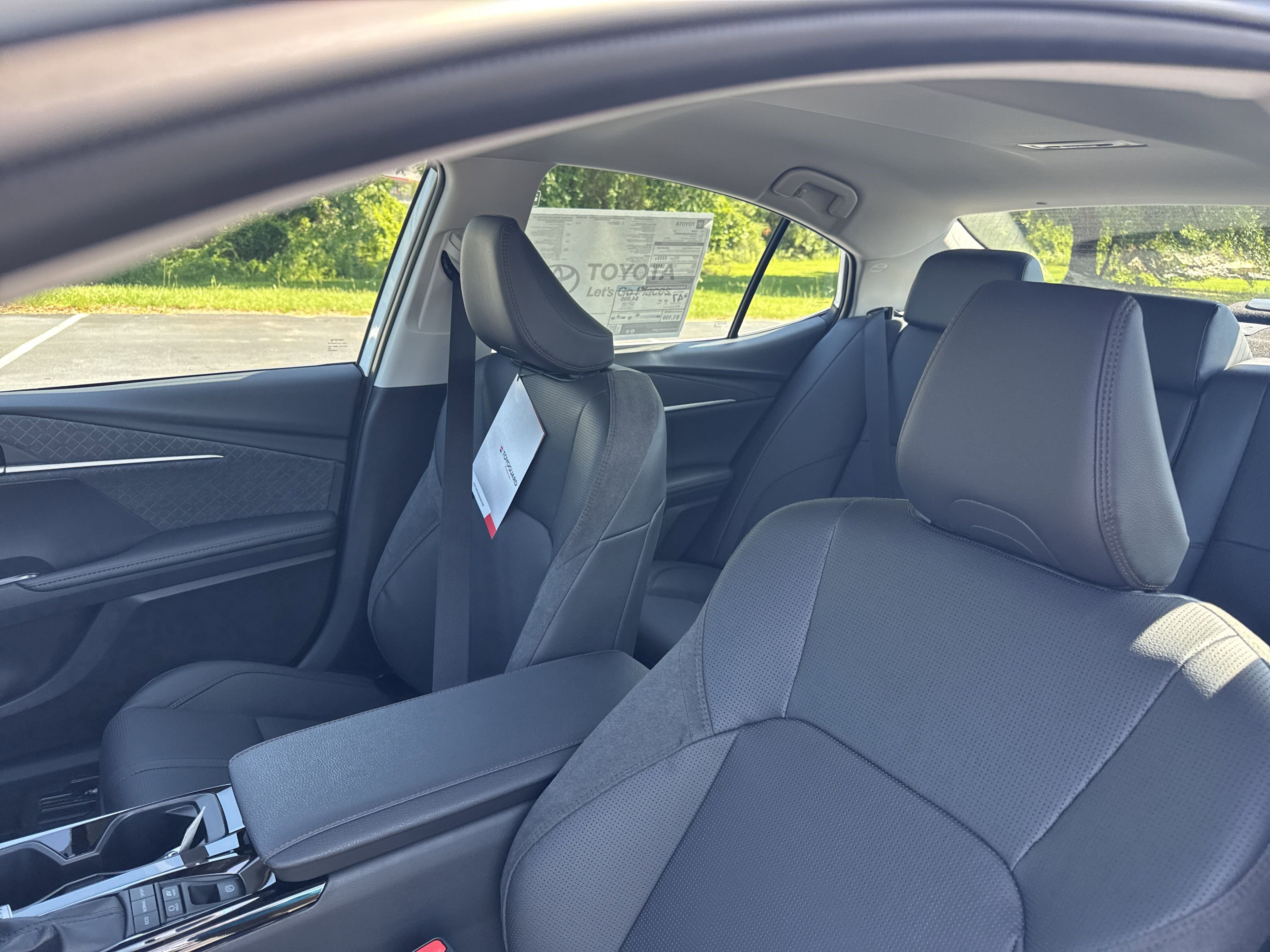 Used 2025  Toyota  image 14