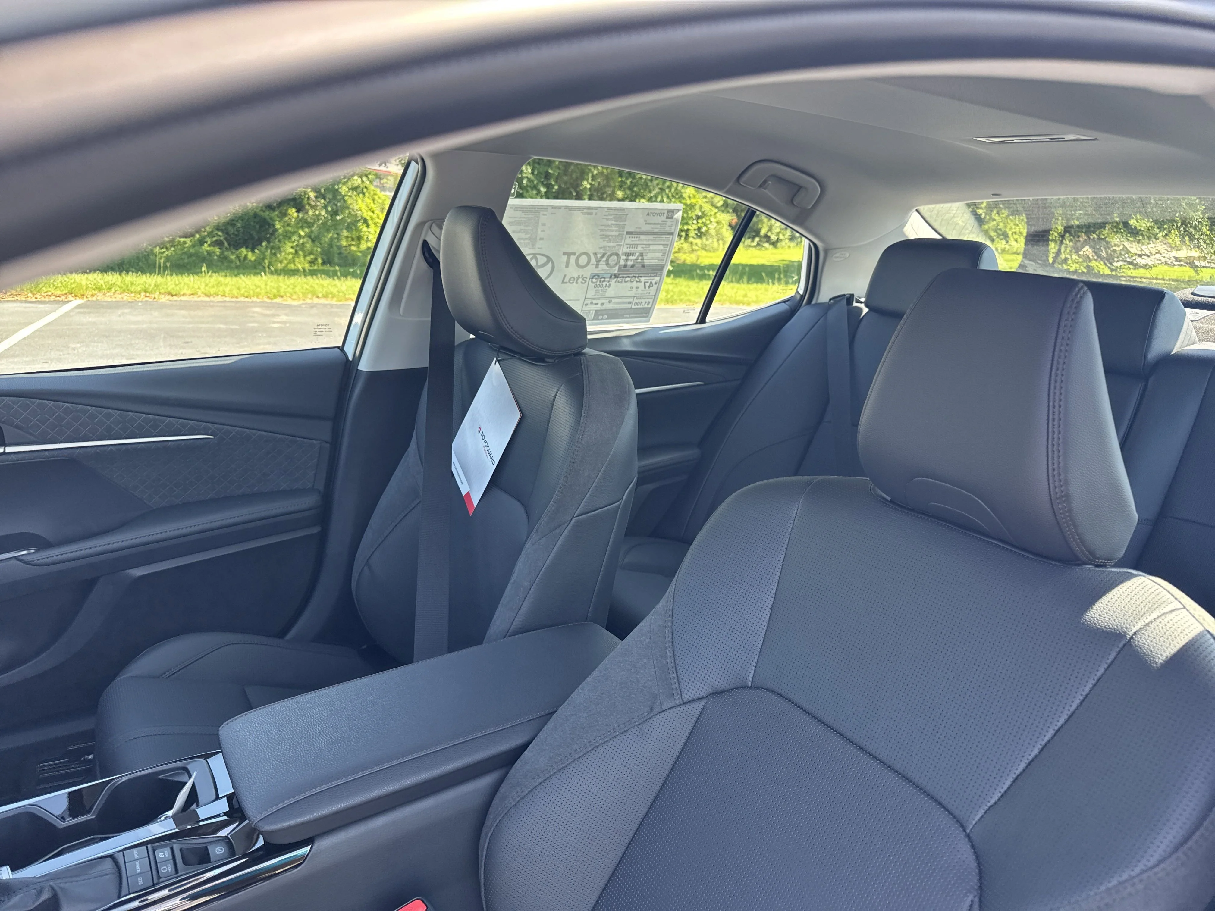 Used 2025  Toyota  image 14