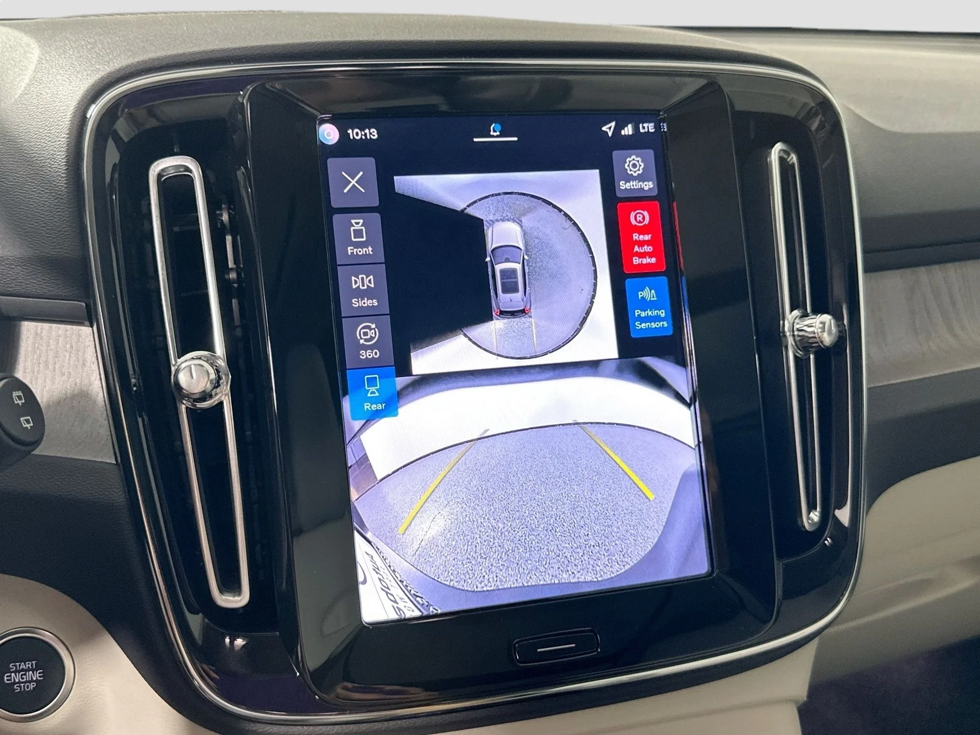 2026 Volvo XC40 Ultra - Photo 13