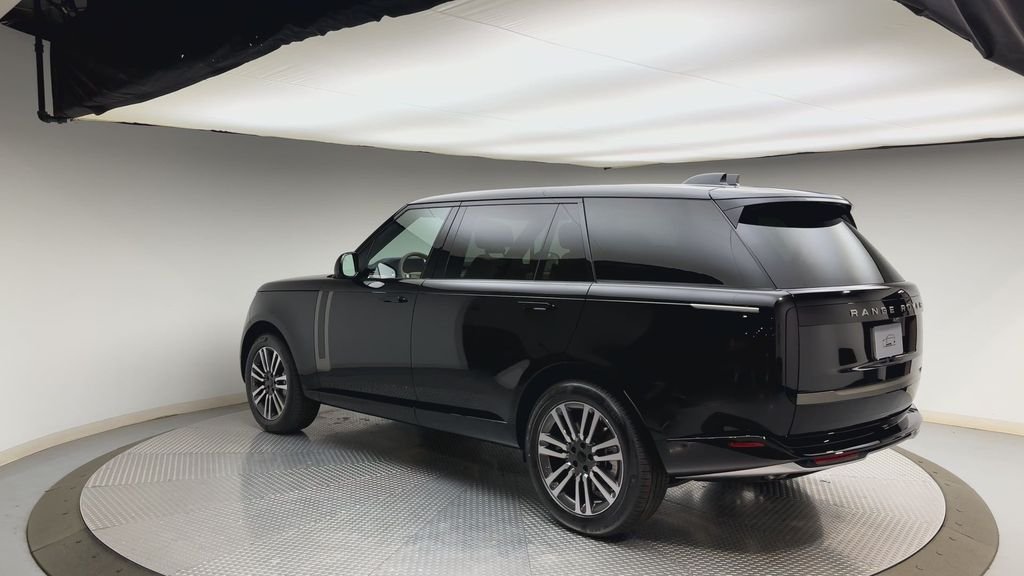 New 2026 Santorini Black Land Rover SE image 4